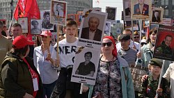 По главной улице Челябинска идет Бессмертный полк