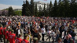 По главной улице Челябинска идет Бессмертный полк