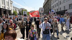 По главной улице Челябинска идет Бессмертный полк