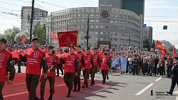 По главной улице Челябинска идет Бессмертный полк