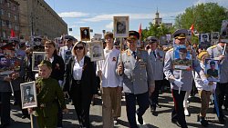 По главной улице Челябинска идет Бессмертный полк