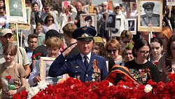 По главной улице Челябинска идет Бессмертный полк