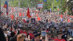 По главной улице Челябинска идет Бессмертный полк