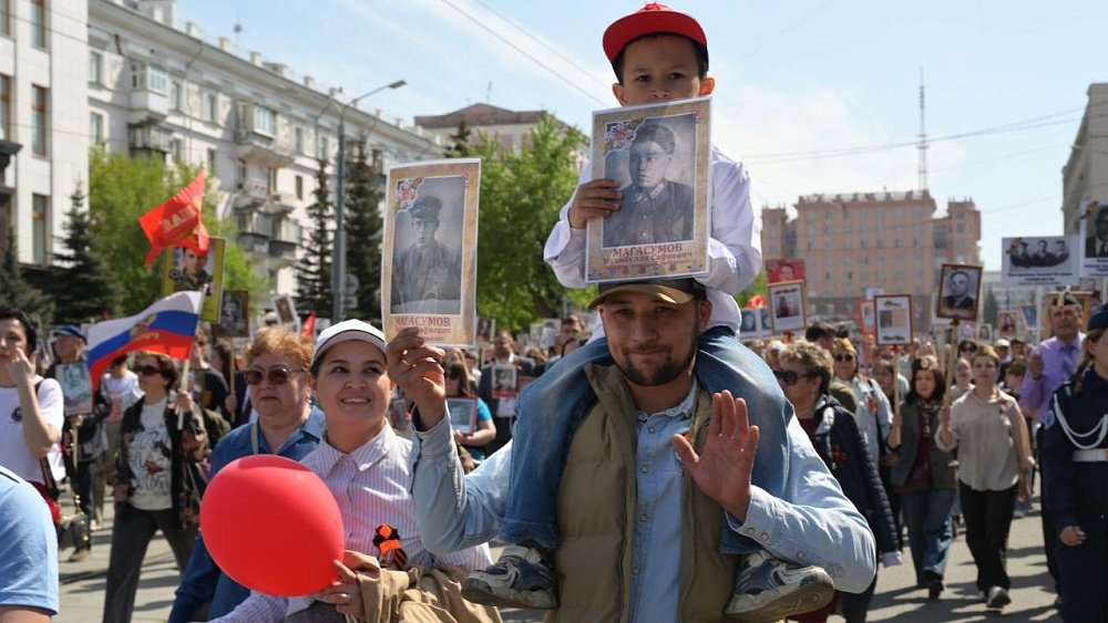 200 тысяч южноуральцев вышли на шествие Бессмертного полка в Челябинске