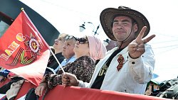 Челябинцы собрались на Кировке, чтобы отметить День Победы