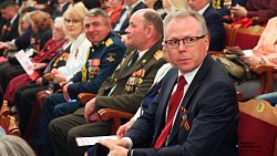 Алексей Текслер вручил награды героям спецоперации и волонтерам