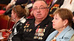 Алексей Текслер вручил награды героям спецоперации и волонтерам