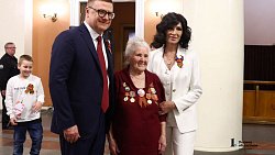 Алексей Текслер вручил награды героям спецоперации и волонтерам