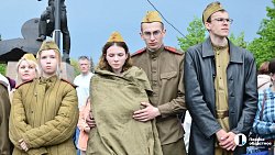 В центре Челябинска провели реконструкцию отправки на фронт танкистов-добровольцев