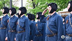 В центре Челябинска провели реконструкцию отправки на фронт танкистов-добровольцев