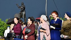 В центре Челябинска провели реконструкцию отправки на фронт танкистов-добровольцев