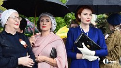 В центре Челябинска провели реконструкцию отправки на фронт танкистов-добровольцев