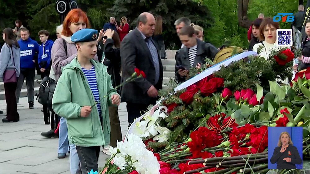 9-е мая в Челябинске начали с возложения цветов и венков