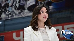 Челябинские хоккеистки презентовали главный трофей ЖХЛ