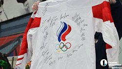 Челябинские хоккеистки презентовали главный трофей ЖХЛ