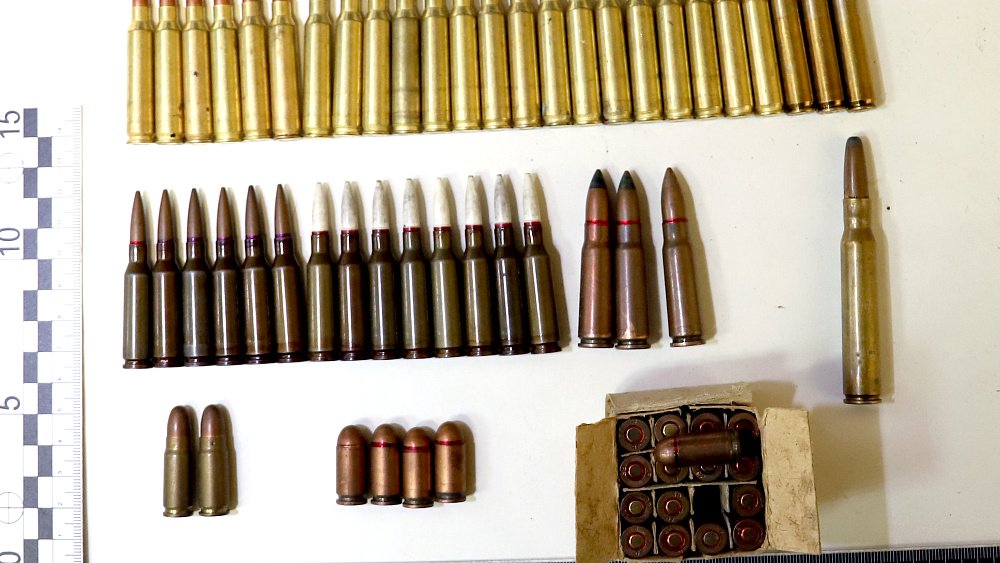 Раскрыта преступная группа, незаконно хранившая оружие и взрывчатку в Челябинской области