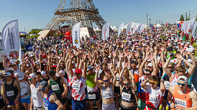 От грунтовки до красной дорожки — как менялся Парижский полумарафон в Челябинской области