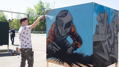 Челябинские школьники помогли оформить гостевой маршрут по тракторному заводу