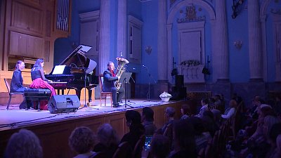 В Челябинской филармонии выступил тубист из Венгрии