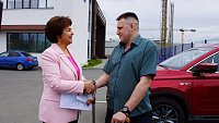 В Челябинске ветерану СВО вручили ключи от пятиместного кроссовера