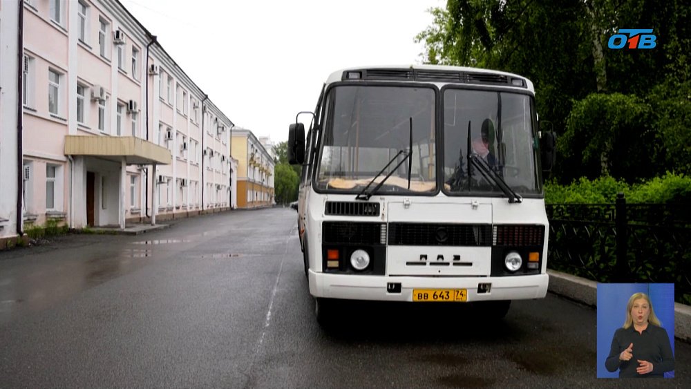 Школьный автобус отправили на помощь военным