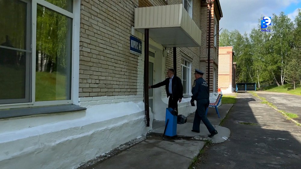 Сотрудники МЧС проверяют готовность детских лагерей