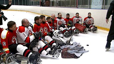 Сборная Челябинской области по следж-хоккею получила новый инвентарь