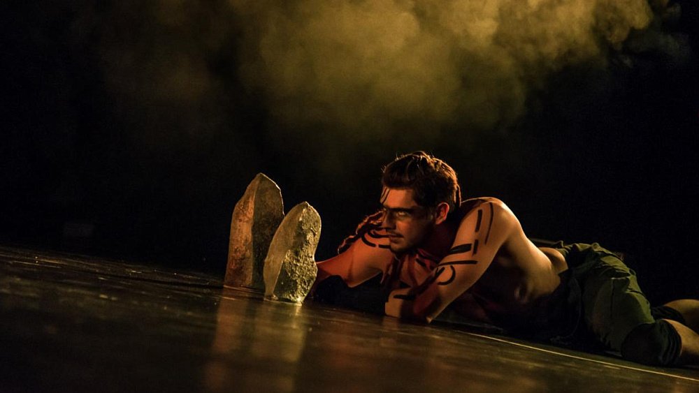 Спектакль «Трованты» покидает Челябинский Молодежный театр