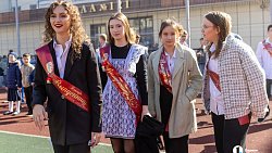 В школах Челябинской области прозвучали последние звонки