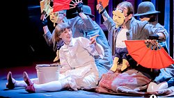 Челябинцам показали первый в России кукольный спектакль «Зойкина квартира»