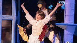 Челябинцам показали первый в России кукольный спектакль «Зойкина квартира»