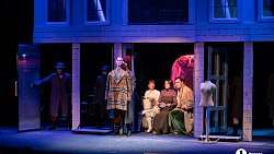 Челябинцам показали первый в России кукольный спектакль «Зойкина квартира»