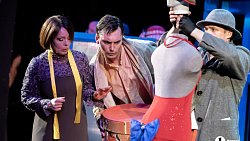 Челябинцам показали первый в России кукольный спектакль «Зойкина квартира»