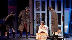 Челябинцам показали первый в России кукольный спектакль «Зойкина квартира»