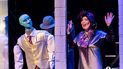 Челябинцам показали первый в России кукольный спектакль «Зойкина квартира»