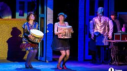 Челябинцам показали первый в России кукольный спектакль «Зойкина квартира»