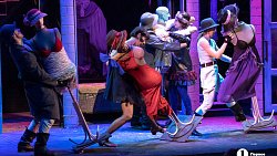 Челябинцам показали первый в России кукольный спектакль «Зойкина квартира»