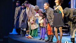 Челябинцам показали первый в России кукольный спектакль «Зойкина квартира»