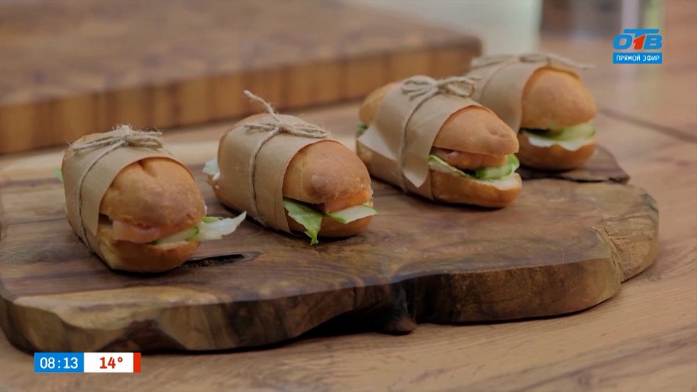 Сэндвич с красной рыбой и творожным кремом в рубрике «Завтрак с шеф-поваром»