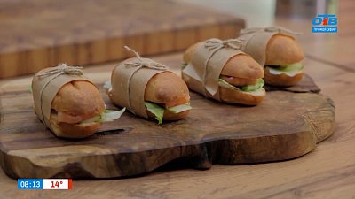 Сэндвич с красной рыбой и творожным кремом в рубрике «Завтрак с шеф-поваром»