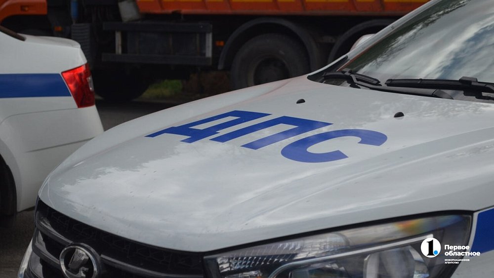 В Челябинске на Братьев Кашириных перевернулся автомобиль