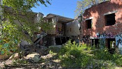 Власти Челябинска требуют снести развалины лыжной базы в городском бору