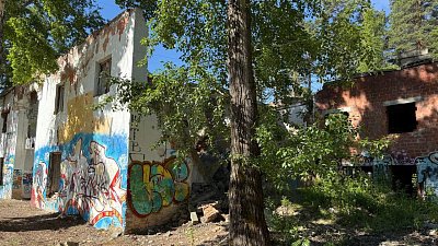 Собственника развалин лыжной базы в бору Челябинска обяжут их снести через суд