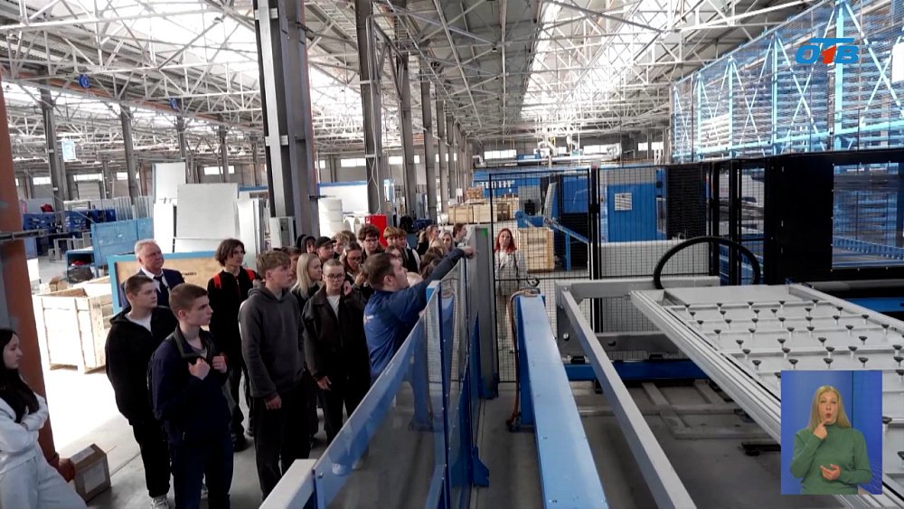 Школьникам показали завод «Феррум»