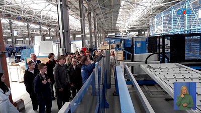 Школьникам показали завод «Феррум»