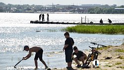 С наступлением теплых дней челябинцы потянулись на пляжи