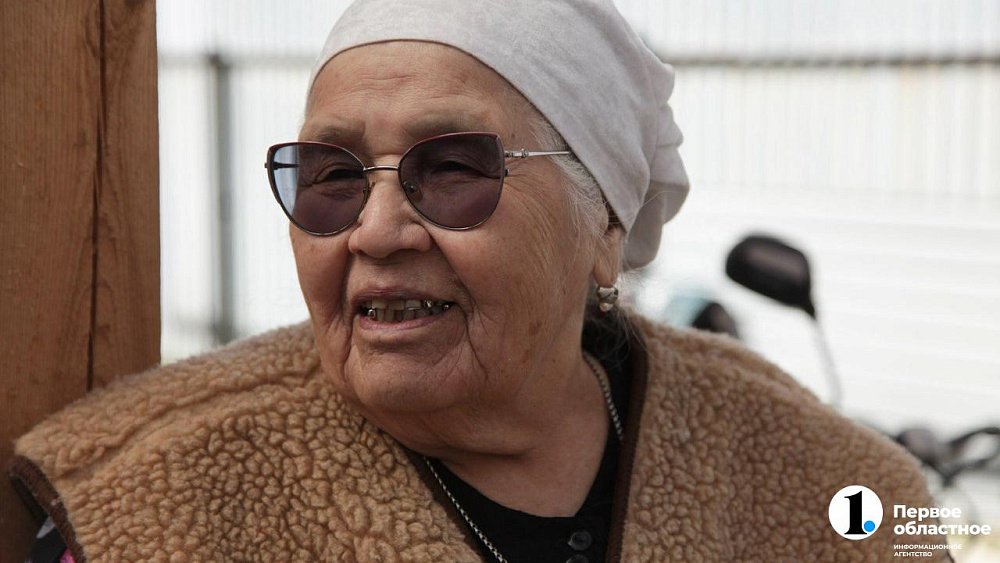 Челябинская бабушка, продавшая украшения для помощи бойцам, отправляется в хадж