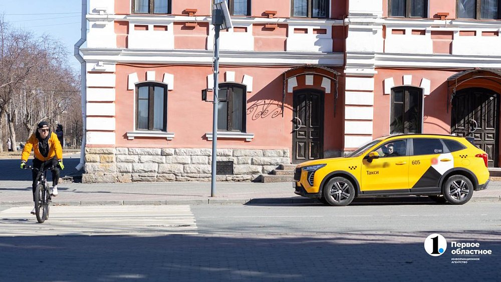 В Челябинске в период дорожных ремонтов цены на такси взлетают в разы