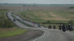 Уральский полпред возложил цветы к памятнику российскому воину в Троицке