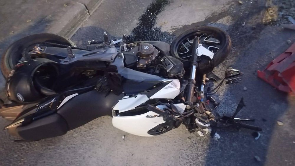 Мотоциклиста увезли в больницу после тройного ДТП в Челябинске